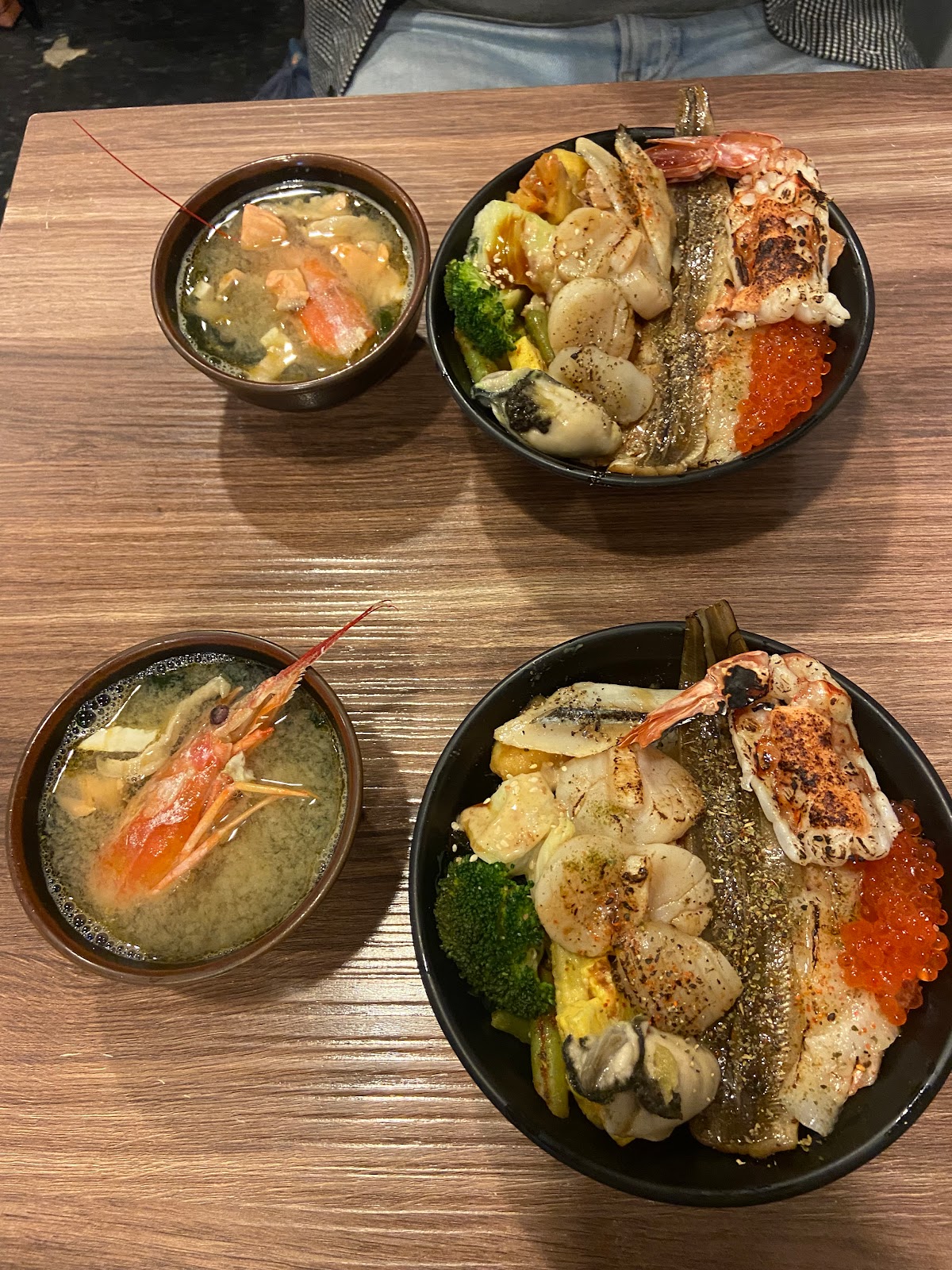 【公館海鮮丼飯餐廳】用餐心得分享！豐富海鮮組合令人驚艷，經典海產炙燒一絕！